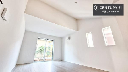 ���r���O �D�����z���܂肪���r���O����ł���ċ��S�n�̗ǂ���Ԃ����o���Ă���܂��I
���났�̎��Ԃ��߂����܂��I