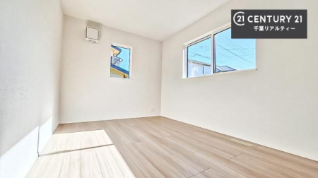 �Q�� �D���������������ޗm���́A���̖ڊo�߂��C�������ǂ������ł��ˁB���������Ԃ��������Ɖ߂������Ƃ��ł��܂��B�D�����F�����̃t���[�����O���ǂ�ȉƋ�ɂ��}�b�`���܂��I