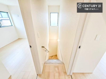 ���̑����� �K�i�́A���邭��������������ƌ�����̂ŏ�艺�肪���S�ł��I