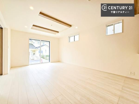 ���r���O �S�n�ǂ����r���O�͉Ƒ������R�ƏW�܂�܂��B�Ƒ��c�R�̎��Ԃ����������ł��B���Ƒ��ƁA����w�[���������Ԃ��߂��������ł��ˁB