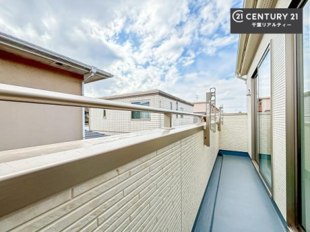 �Z�˂���̒��]�ʐ^ ���͂͒�w�Z��L���闎���������X���݁B�Â��ŉ��₩�ȏZ���̒��A�������Ƃ������Ԃ����߂������������܂��B