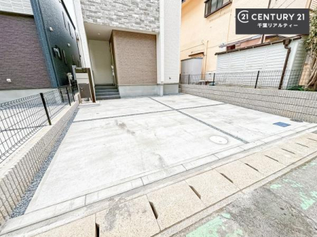 ���ԏ� ���ԃX�y�[�X��2�䕪����܂��I�Z�J���h�J�[�͂������A�o�C�N�⎩�]�ԂȂǂ��u���ꏊ�ɍ���܂���B