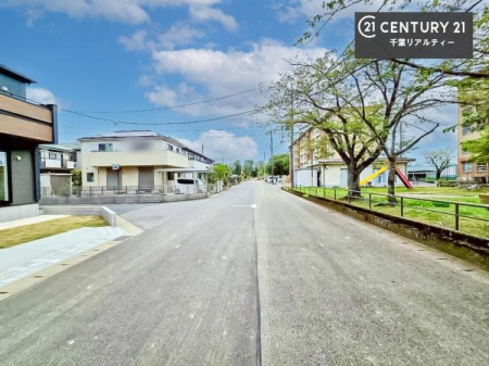 �O�ʓ��H�܂ތ��n�ʐ^ �u���̕����C�ɂȂ�I�v�u�������Ăǂ�ȏ��H�v�u�����Əڂ����m�肽���I�v�Ǝv������A���C�y�ɂ����k���������B