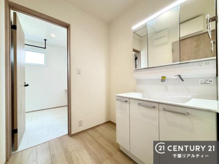 ���ʑ�E���ʏ� �g�Ȃ�𐮂�����ʏ��́A���������厖�ł��I������̐������̂��镵�͋C�����o�I�C�����悭���g�����������܂��B�L�X�����X�y�[�X���������ł��ˁI
