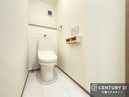 �g�C�� �������֍��ɂ��A�~��͕֍����g�����ł���̂ŗ₽���֍��ɍ��炸�ɍςފ������d�l�ł��I�V���v���ȃJ���[����Ƃ��Ă���̂ŁA������ꂪ���₷���ł��B