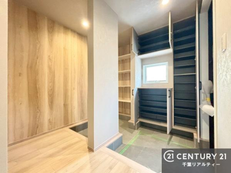 ���� �V���[�Y�C���N���[�N�E�V���[�Y�{�b�N�X�t���ł��I�C�����łȂ��x�r�[�J�[��܂��ݎ��]�ԁA�A�E�g�h�A�p�i���X�b�L���ƕЕt�����܂��I