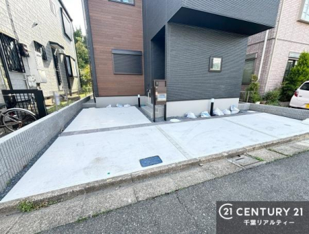 ���ԏ� ���ԃX�y�[�X��2�䕪����܂��I�Z�J���h�J�[�͂������A�o�C�N�⎩�]�ԂȂǂ��u���ꏊ�ɍ���܂���B