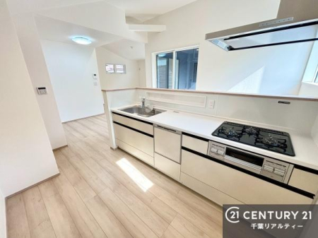 �L�b�`�� ��Ƃ����₷���V�X�e���L�b�`���ł��I���[����������t���Ă���̂ŁA�����X�y�[�X�ɕ���u���Ȃ��čςނ̂ŁA�L�X�g���āA���K�ɍ�Ƃ��ł��܂��I