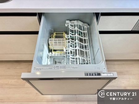 �L�b�`�� �H��@�t���̃L�b�`���ł��I�Z���������r��h�~�Ƃ��đ�ϊ��􂷂�֗��Ȏd�l�ł��I�r���g�C���Ȃ̂ŃL�b�`���̏ꏊ����炸�����X�y�[�X���L���g�����Ƃ��o���܂��I