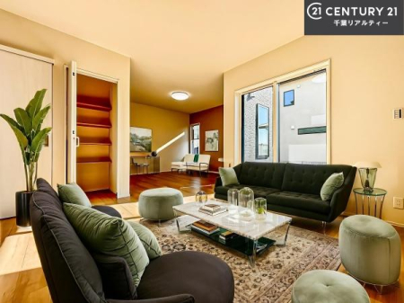 ���r���O �Ƌ��CG�p�[�X�ł��B�J�����̂���L�XLDK�I�\�t�@�[��_�C�j���O�e�[�u����u���Ă������ɂȂ�Ȃ��̂ŉ��K�ɉ߂����܂��I