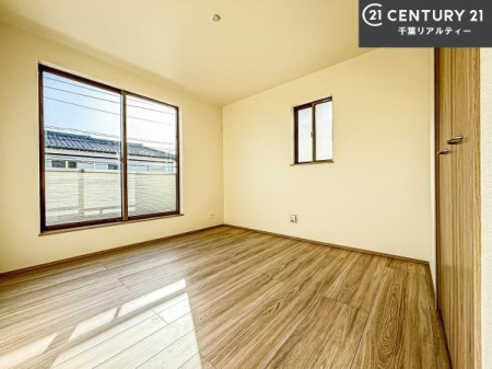 �m�� �o���R�j�[�ɖʂ��Ă���m���ł��B���邭�����肪����A���C����������ł��܂��I���N���āA�O�ɏo�Ĕw�L�т����[�ċz�����ǂ������}������邱�Ƃ��ł��܂��B