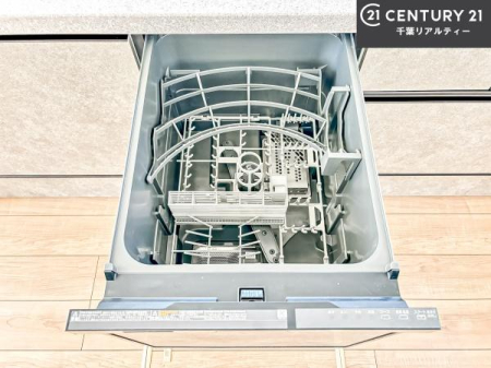 �L�b�`�� �H��@�t���̃L�b�`���ł��I�Z���������r��h�~�Ƃ��đ�ϊ��􂷂�֗��Ȏd�l�ł��I�r���g�C���Ȃ̂ŃL�b�`���̏ꏊ����炸�����X�y�[�X���L���g�����Ƃ��o���܂��I