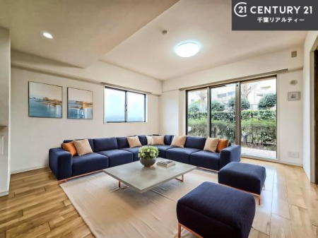 ���r���O �Ƌ��CG�p�[�X�ł��B�S�n�ǂ����r���O�͉Ƒ������R�ƏW�܂�܂��B�Ƒ��c�R�̎��Ԃ����������ł��B���Ƒ��ƁA����w�[���������Ԃ��߂��������ł��ˁB