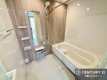 ���� �������������l�̕��͋C�̃o�X���[���́A�����o�Ă��ăo�X�^�C�����[���I
���d���撣���Ă��邲�J���ɂ��D�݂̍���̓����܂����āA�y����ł݂Ă͂������ł��傤���H