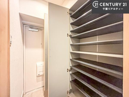 ���� �V���[�Y�{�b�N�X�t���B���ւ��Еt�����|�������₷���ł��I
�X�b�L���������ւŌ˂��J�����u�ԁA�������̂���S�n������Ԃ��o�}���Ă���܂��B