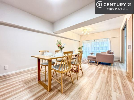 ���r���O �D�����z���܂肪���r���O����ł���ċ��S�n�̗ǂ���Ԃ����o���Ă���܂��I
���났�̎��Ԃ��߂����܂��I