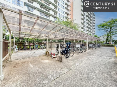 ���̑����p�� ���֏ꊮ���ŁA���q���܂̎��]�Ԃ�ʋΗp�̎��]�Ԃ����S���Ēu���܂��B���Ƒ��ɂ����ꂵ���֗��Ȑݔ��ł��B
�󂫏󋵂����C�y�ɂ��₢���킹���������B