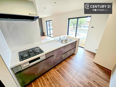 �L�b�`�� ��l�C�̑Ζʎ��V�X�e���L�b�`�����̗p���Ă��܂��I���Ƒ��̃R�~���j�P�[�V���������R�Ƒ�����݌v�ł��B
���q�l�ɂ��ڂ��͂��̂Ŋ������ł��ˁB���[�͂�����܂��I