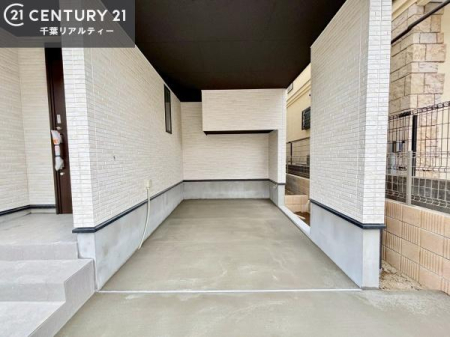 ���ԏ� �r���g�C���K���[�W�̒��ԏ�́A�J�╗����Ԃ�����Ă����̂ő�؂ɊǗ����ł���̂ň��S�I