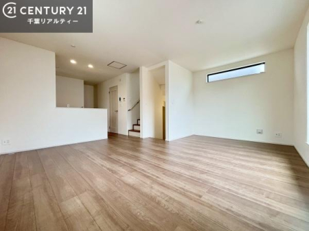 ���r���O �S�n�ǂ����r���O�͉Ƒ������R�ƏW�܂�܂��B�Ƒ��c�R�̎��Ԃ����������ł��B���Ƒ��ƁA����w�[���������Ԃ��߂��������ł��ˁB