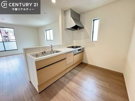 �L�b�`�� ��Ƃ肠�钲���X�y�[�X�ō�Ƃ����₷�����K�ȃL�b�`���ł��I
���q�l�ƈꏏ�ɂ��َq������y���߂�L�X�X�y�[�X�ł��B�y�����������ԂɂȂ肻���ł��ˁI