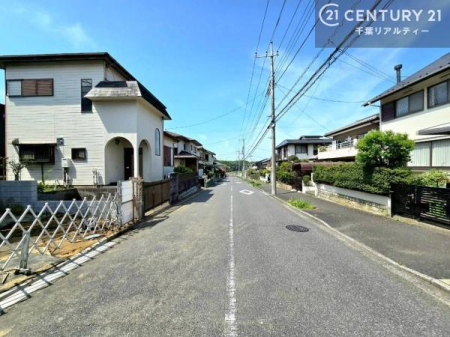 �O�ʓ��H�܂ތ��n�ʐ^ ���邭�J���I�Ȋp�n�ł�������ґ�Ȃ��Z�܂������܂��񂩁B�z����ʕ��ǍD�ŋC�����悭���Z�܂����������܂��B