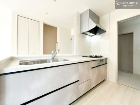 �L�b�`�� ��l�C�̑Ζʎ��V�X�e���L�b�`�����̗p���Ă��܂��I���Ƒ��̃R�~���j�P�[�V���������R�Ƒ�����݌v�ł��B
���q�l�ɂ��ڂ��͂��̂Ŋ������ł��ˁB���[�͂�����܂��I