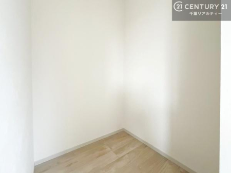 ���[ �E�H�[�N�C���N���[�[�b�g�t���ł��B��������̂��m���Ȃǂ����[���Ă��������ł��ˁI���ɂ���@�������ȂǋG�ߕ��̑傫�ȉƓd�����[�ł��܂��B