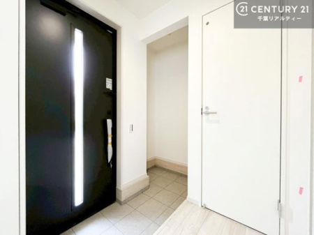 ���� �V���[�Y�{�b�N�X�t���B���ւ��Еt�����|�������₷���ł��I
�X�b�L���������ւŌ˂��J�����u�ԁA�������̂���S�n������Ԃ��o�}���Ă���܂��B