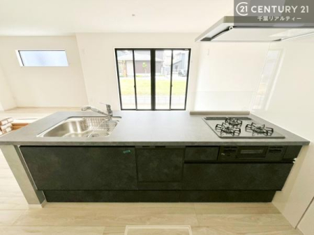 �L�b�`�� ��Ƃ����₷���V�X�e���L�b�`���ł��I���[����������t���Ă���̂ŁA�����X�y�[�X�ɕ���u���Ȃ��čςނ̂ŁA�L�X�g���āA���K�ɍ�Ƃ��ł��܂��I