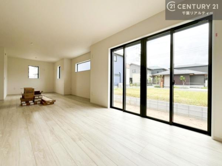 ���r���O �傫�ȑ����炽���Ղ�̗z���������閾�邢���r���O�B�J�����̂��郊�r���O�ŉƑ��c���̂��났�̎��Ԃ��߂����܂��I