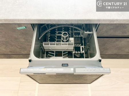 �L�b�`�� �H��@�t���̃L�b�`���ł��I�Z���������r��h�~�Ƃ��đ�ϊ��􂷂�֗��Ȏd�l�ł��I�r���g�C���Ȃ̂ŃL�b�`���̏ꏊ����炸�����X�y�[�X���L���g�����Ƃ��o���܂��I