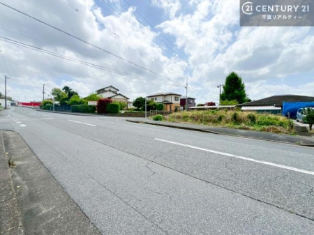 �O�ʓ��H�܂ތ��n�ʐ^ �O�ʓ��H11.9���I�z����ǍD�ȗ��n�ł��B
�Ԍɓ��ꂪ���ȕ������S�ł��ˁB