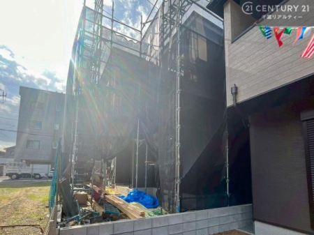 ���̑����n ���݌��z���B������͖��邭�J���I�ȃ��r���O��ŐV�ݔ��̃L�b�`���Ȃǉ��K�ȋ�Ԃ��L����܂��B�����������炱���g�V������炵�h�ւ̊��҂����܂�Z�܂��B�����������Ȃ����z���̗l�q���K���ł��B