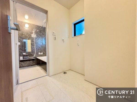 ���ʑ�E���ʏ� �����h���[�X�y�[�X�t���I�L�X���Ă���̂Ő���@�̂ق��ɓ��p�i�̎��[���b�N���̃X�y�[�X�����܂�܂��I���������₷���Ԏ��I