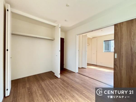 �m�� ���[�X�y�[�X�����Ă��܂��I�������X�b�L�����ڂ��鎖���ł��܂��ˁB
�Ƌ��I�΂Ȃ��V���v���ȃf�U�C���ׁ̈A�Ƌ��I�΂����C�ɓ���̋�ԍ�肪�ł������ł��ˁB