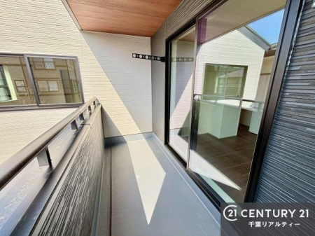 �o���R�j�[ �C���i�[�o���R�j�[�I�������t���Ă���̂ŁA�}�ɉJ���~���Ă��G��ɂ������S�I�������������J�b�g���Ă����̂ŁA���V�C�̗ǂ����́A���O�֏o�Đ[�ċz����̂��悳�����ł��I