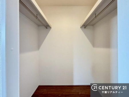 ���[ �E�H�[�N�C���N���[�[�b�g�t���ł��B��������̂��m���Ȃǂ����[���Ă��������ł��ˁI���ɂ���@�������ȂǋG�ߕ��̑傫�ȉƓd�����[�ł��܂��B