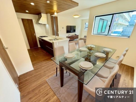 ���r���O �J�����̂���L�XLDK�I�\�t�@�[��_�C�j���O�e�[�u����u���Ă������ɂȂ�Ȃ��̂ŉ��K�ɉ߂����܂��I�R�~���j�P�[�V���������₷�����r���O�ł��B