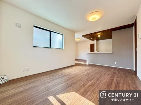 ���r���O �����炽���Ղ�̗z���������閾�邢���r���O�B�J�����̂��郊�r���O�ŉƑ��c���̂��났�̎��Ԃ��߂����܂��I�G�A�R�����ł��I