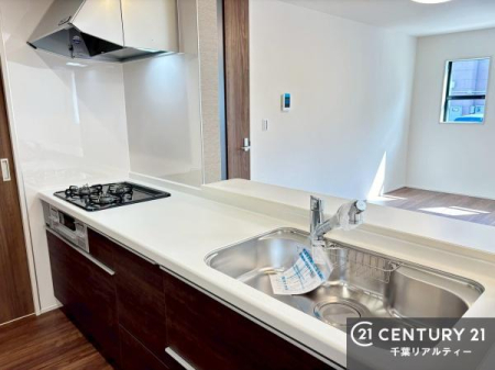 �L�b�`�� ��l�C�̑Ζʎ��V�X�e���L�b�`�����̗p���Ă��܂��I���Ƒ��̃R�~���j�P�[�V���������R�Ƒ�����݌v�ł��B
���q�l�ɂ��ڂ��͂��̂Ŋ������ł��ˁB���[�͂�����܂��I