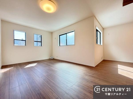 ���r���O �D�����z���܂肪���r���O����ł���ċ��S�n�̗ǂ���Ԃ����o���Ă���܂��I
���났�̎��Ԃ��߂����܂��I