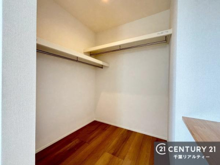 ���[ �E�H�[�N�C���N���[�[�b�g�t���ł��B��������̂��m���Ȃǂ����[���Ă��������ł��ˁI���ɂ���@�������ȂǋG�ߕ��̑傫�ȉƓd�����[�ł��܂��B