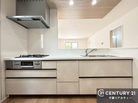 �L�b�`�� ���[�X�y�[�X���[�����Ă���A�L�b�`���܂�����������ƕۂ��Ȃ���A�L�X�Ƃ��������X�y�[�X���m�ہB���K�ȍ�Ɗ��ŁA�����̂����������X���[�Y�ɂ͂��ǂ�܂��B