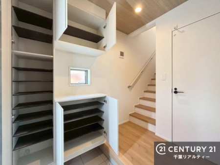 ���� ���֎��[���[�����Ă���̂ŁA���֎��肪�X�b�L���Еt�����q���ɌC�̒u����ɍ���܂���I