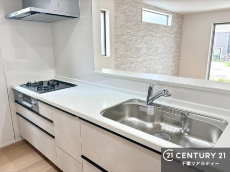 �L�b�`�� ��l�C�̑Ζʎ��V�X�e���L�b�`�����̗p���Ă��܂��I���Ƒ��̃R�~���j�P�[�V���������R�Ƒ�����݌v�ł��B
���q�l�ɂ��ڂ��͂��̂Ŋ������ł��ˁB���[�͂�����܂��I