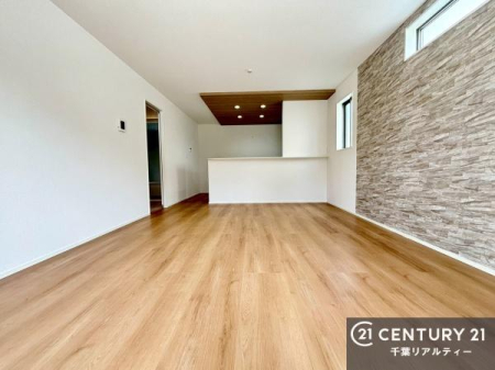 ���r���O �J�����̂���L�XLDK�I�\�t�@�[��_�C�j���O�e�[�u����u���Ă������ɂȂ�Ȃ��̂ŉ��K�ɉ߂����܂��I�R�~���j�P�[�V���������₷�����r���O�ł��B