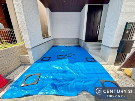 ���ԏ� �r���g�C���K���[�W�̒��ԏ�́A�J�╗����Ԃ�����Ă����̂ő�؂ɊǗ����ł���̂ň��S�I