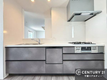 �L�b�`�� ���[�X�y�[�X���[�����Ă���A�L�b�`���܂�����������ƕۂ��Ȃ���A�L�X�Ƃ��������X�y�[�X���m�ہB���K�ȍ�Ɗ��ŁA�����̂����������X���[�Y�ɂ͂��ǂ�܂��B