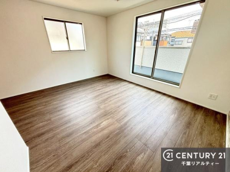 ���r���O �S�n�ǂ����r���O�͉Ƒ������R�ƏW�܂�܂��B�Ƒ��c�R�̎��Ԃ����������ł��B���Ƒ��ƁA����w�[���������Ԃ��߂��������ł��ˁB